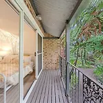 Cosy Retreat In Central Location